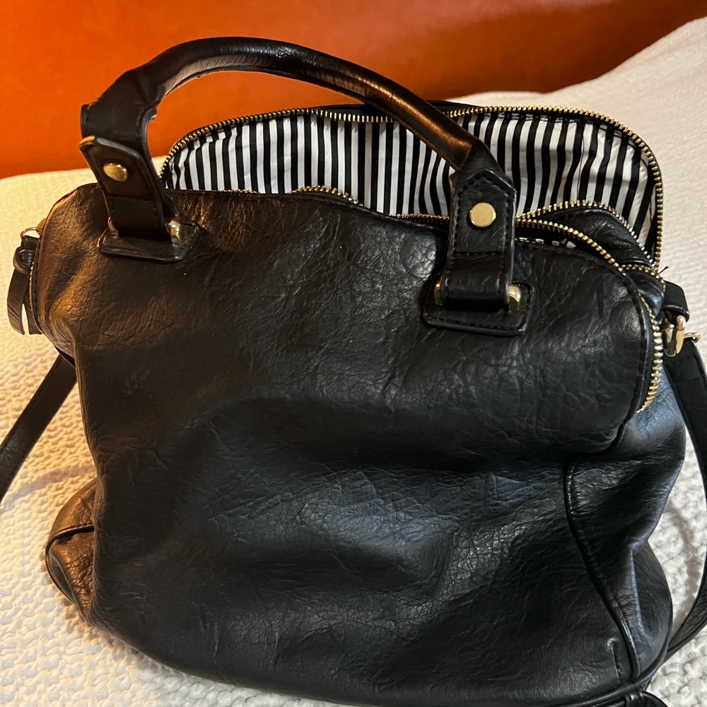 Antik Kraft Black Leather Handbag with Gold Zippers Striped Lining